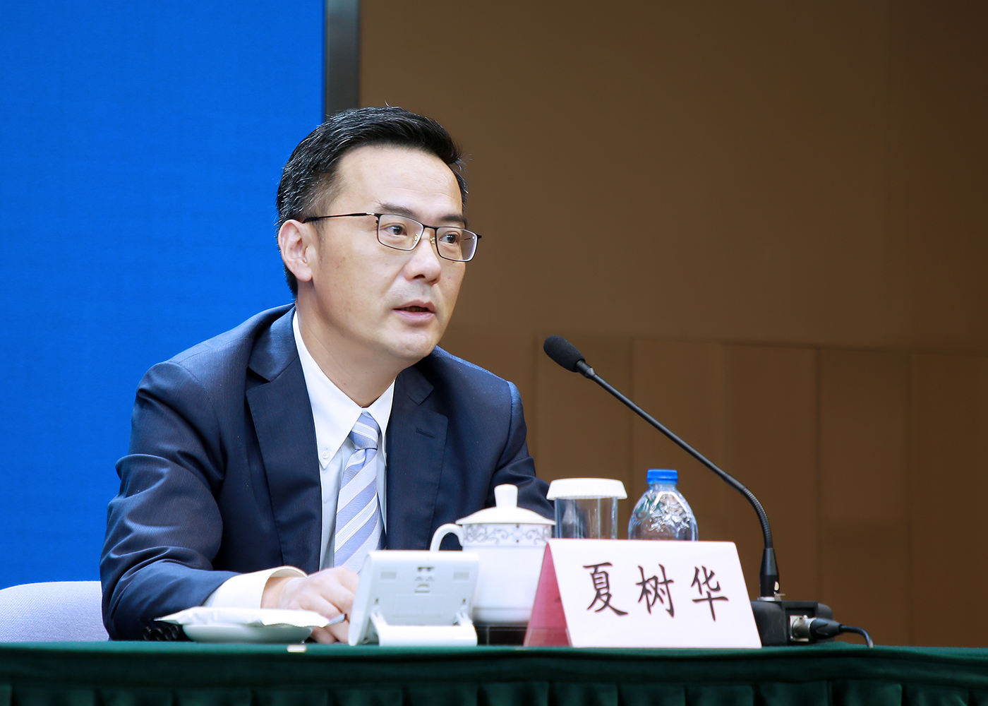 奉贤区政务服务办主任夏树华出席了发布会