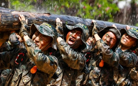 ��2021��7��26�գ�½���ڰ�ʮ�����ž�ĳ�á���һ����սʿ�������μ��ý̵��Ӽ�ѵ��