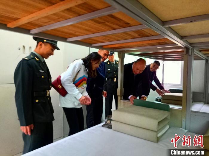 ����ͼ���±��ҳ��ι��±����ᡣ ���� ��