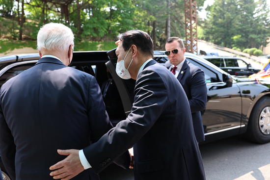 5��22�գ�����ƽ��������ͳ�ݵǽ����Ժ����Ĺ��·��ʣ�������ͳ�������ͱ𡣷�����Ϊ����5��25�շ�����ö�����������ڿ����������Ի��&nbsp;�����Ӿ���ͼ