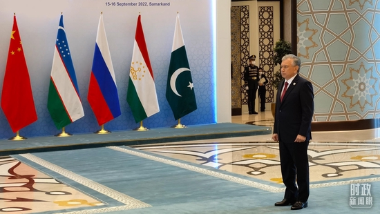 ���׶���ԼҮ����ͳ���ڵȴ��Ϻ���֯������Ա���쵼�˵���������̨���Ӽ����������㣩