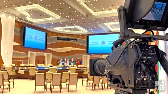  ����Χ��̸��ʼǰ���ֳ�������̨���Ӽ���¬�������㣩