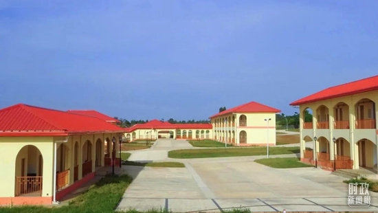 ��2022��4�£�������Ԯ����̹ɣ���ǿ�����ְҵ����ѧУ������ѧУ�䱸�˺��ӡ����ء�������豸��������400��ͬʱ��Уѧϰ��������ͼ��